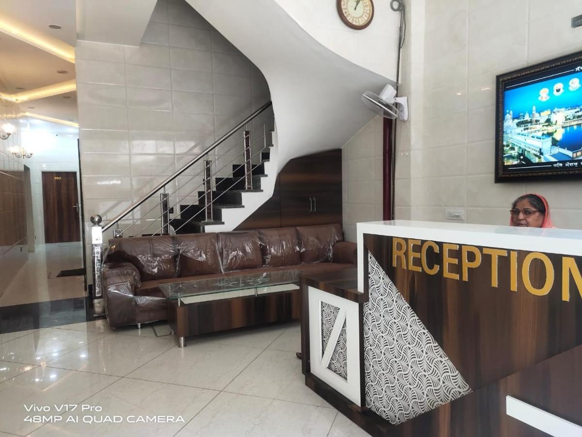 Jasneet Homestay Amritsar Bagian luar foto