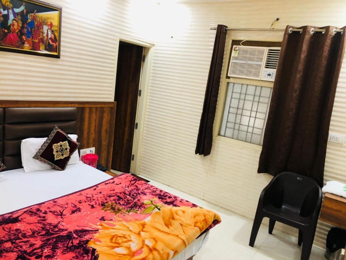 Jasneet Homestay Amritsar Bagian luar foto